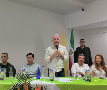 Gobernador del Huila entrega en Fedearroz Campoalegre, kit para continuar implementando el AMTEC