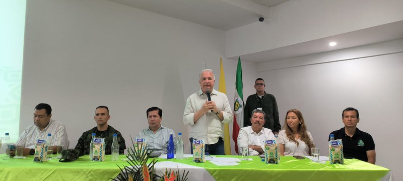 Gobernador del Huila entrega en Fedearroz Campoalegre, kit para continuar implementando el AMTEC